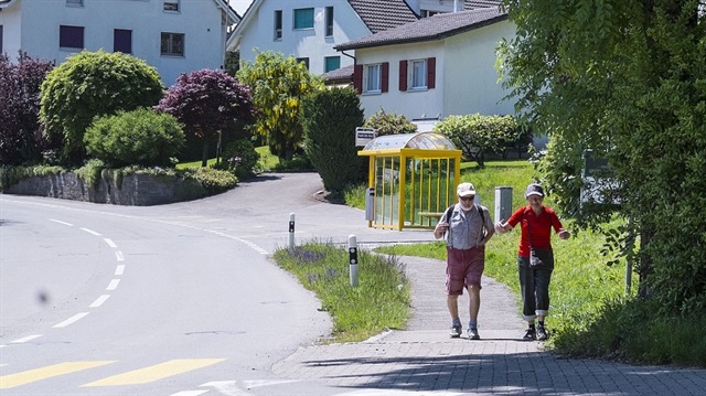 İsviçre'de bir köy, 10 mülteciyi kabul etmek istemedi, ceza olarak 860 bin ödedi. 
