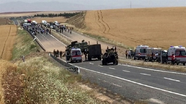 Diyarbakır'da askeri araca PKK'lı teröristlerce saldırı düzenlendi. 