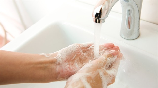 Diş fırçalarken, tıraş olurken veya  duş alırken dikkat edilen su tüketimi yüzlerce ton suyu kazandırabilir.