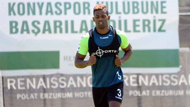 Konyaspor'da Dossa Junior satış listesine kondu.
