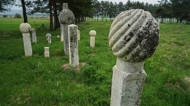 Bosna Hersek'in güneybatısındaki Glamoc kasabasında bulunan Kovacevci mezarlığında yapılan arkeolojik kazılarda, Osmanlı dönemine ait yaklaşık 10 mezar taşı bulunurken uzmanlar, bölgedeki mezar taşı sayısının 100'e yakın olabileceğini açıkladı.
