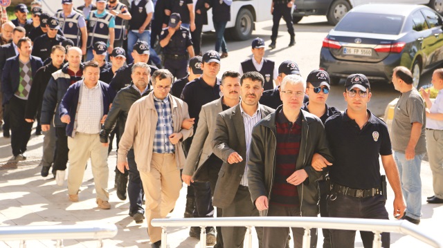 Türkiye genelinde birçok ilde FETÖ’ye yönelik operasyonlarda himmet çarkının içinde yer alan kişiler gözaltına alınmıştı.