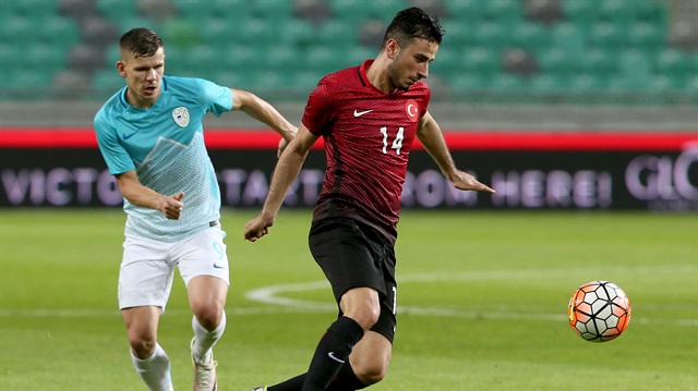 Slovenya-Türkiye maçında Oğuzhan Özyakup sahaya ilk 11'de çıktı. 
