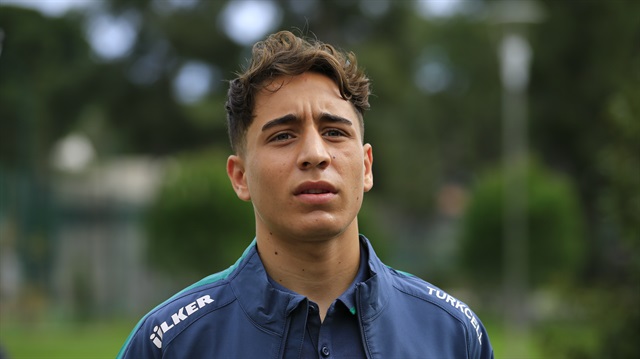 A Milli Takım ile oynadığı maçlarda izleyenleri kendine hayran bırakan Emre Mor bugün özel izinle kamptan ayrılıp Borussia Dormund ile 5 yıllık sözleşme imzaladı.
