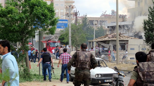 Midyat'ta emniyet müdürlüğüne düzenlene terör saldırısında 2 kadın polis şehit oldu. 