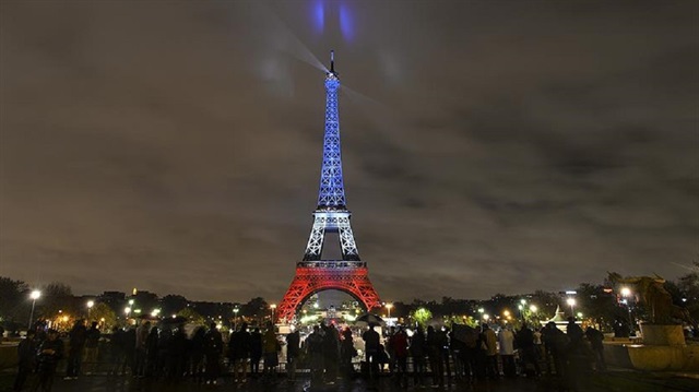 Paris'teki Eyfel Kulesi, Twitter'da en çok destek alan ülke takımının renkleriyle aydınlatılacak.