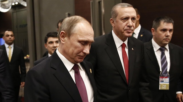 Cumhurbaşkanı Recep Tayyip Erdoğan ve Rusya Devlet Başkanı Vladimir Putin, G20 Liderler Zirvesi'nin gerçekleştirildiği Antalya'da iki liderin karşılaşması kameralara böyle yansımıştı.