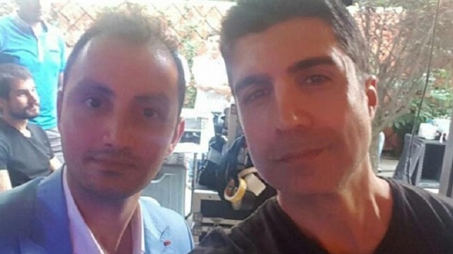 Özcan Deniz, seri katil Atalay Filiz'e benzeyen bir kişiyle selfie yaptı. 