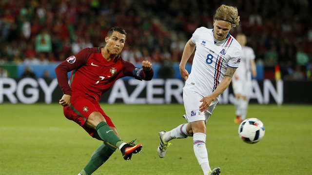 Cristiano Ronaldo, İzlanda maçında etkisiz bir görüntü çizdi. Portekiz, İzlanda ile 1-1 berabere kaldı.