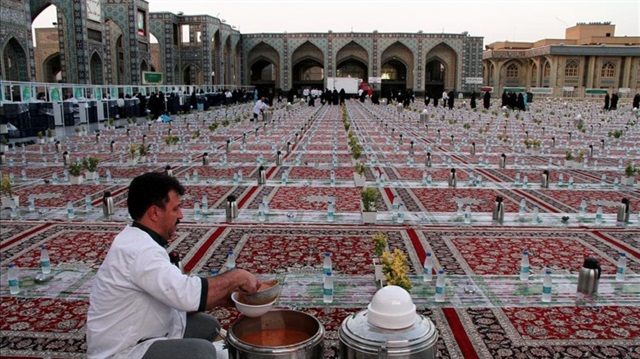 Asya'da Ramazan dolayısıyla büyük iftar sofraları oluşturuluyor. 