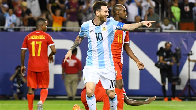Lionel Messi Arjantin Milli Takım formasıyla 76 maçta görev aldı ve 53 gol kaydetti.