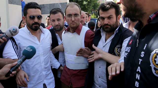 İstanbul ve Ankara'daki 3 cinayetin zanlısı olarak aranırken İzmir'de yakalanan Atalay Filiz bugün hakim karşısına çıktı. 