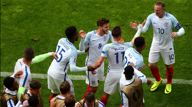 İngiltere son dakika golüyle Galler'i 2-1 mağlup etti.