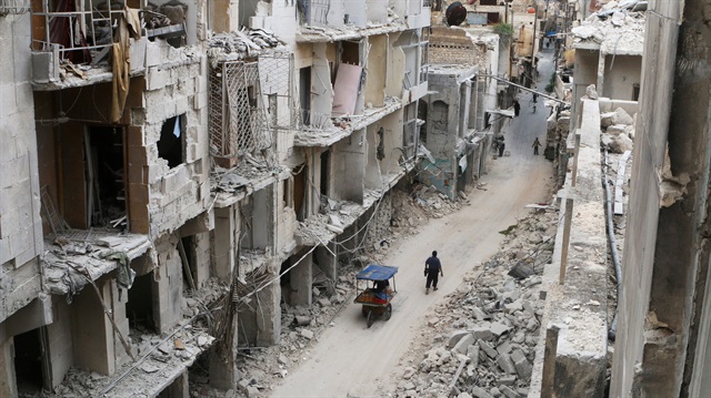 Suriye'nin Halep kenti savaş nedeniyle harabeye dönmüş durumda. 