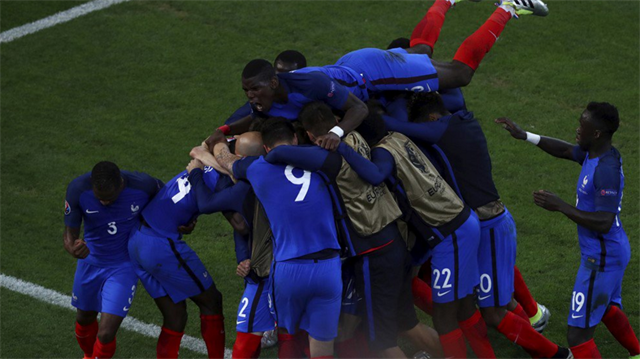 90 ve 90+6'da gelen goller Fransa'ya galibiyeti getirdi.