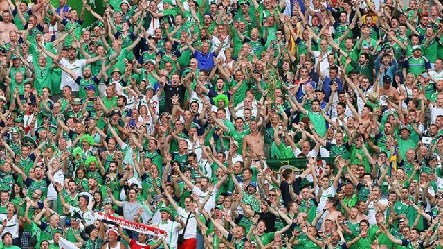 EURO 2016 C grubunda oynanan Kuzey İrlanda-Ukrayna maçını izleyen İrlandalı taraftarlar.