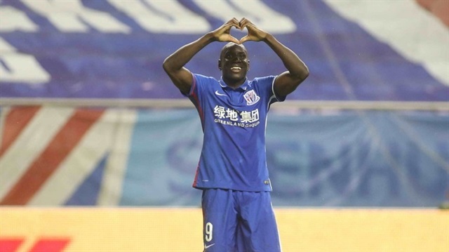 Demba Ba 3 gol, 1 asistlik performansın ardından bu pozu verdi.