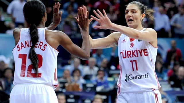 Latoya Sanders A Milli formayla EuroBasket 2017'de 11 sayı 8 ribaunt 1 asist ortalamalarıyla oynadı.