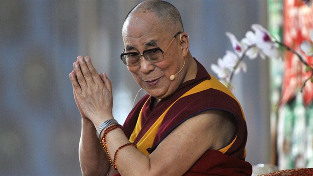 Bu anlamda Dalai Lama'nın şahsında Tibet Budizminin, 'pasif eylem' olarak adlandırılabilecek bir direnişi yürüten özgürlükçü bir hareket olduğu görülür.