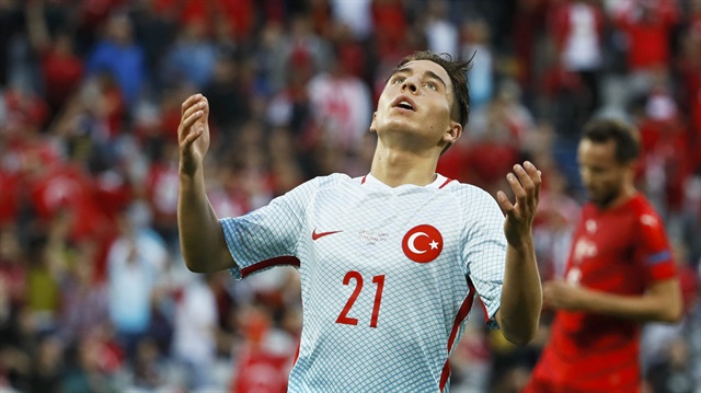 Emre Mor, Burak Yılmaz'a attırdığı golle tarihe geçti.