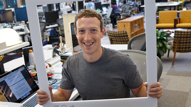 Mark Zuckerberg'in, laptopunda bulunan kamera ve mikrofonun bantla kapatıldığı ortaya çıktı.