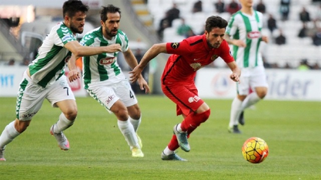 Engin Bekdemir Eskişehirspor formasıyla geçen sezon 27 maçta 7 gol  4 asist üretti.