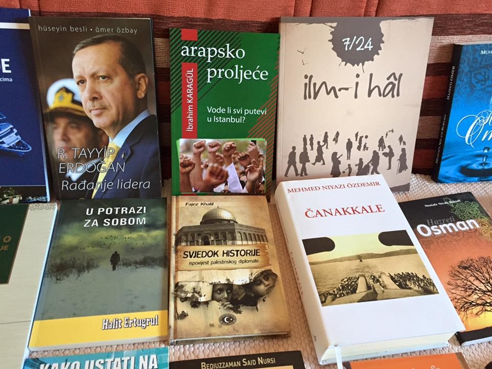 Avdiya Salkoviç'in, Boşnakçaya çevirdiği Türkçe kitaplardan bazıları.