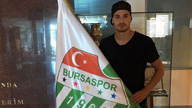 Bursaspor’un yeni golcüsü tesisleri gezdi.
