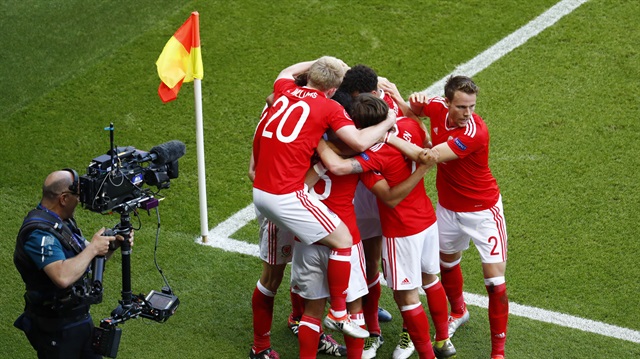 Galler, Kuzey İrlanda'yı 1-0 mağlup ederek Çeyrek Final'e yükseldi.