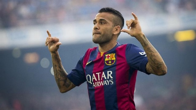 Dani Alves, Juventus ile imzalamak için Torino'ya gitti.