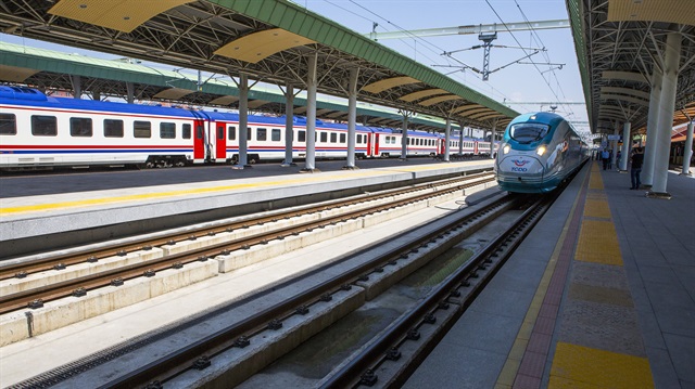 Ankara’nın demiryolu banliyö hatları metro konforuna kavuşacak. 