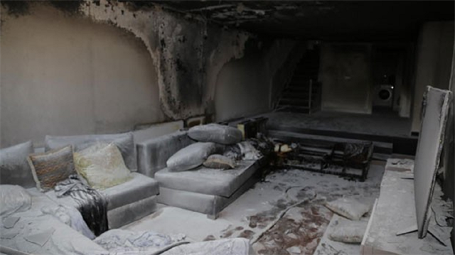 Sanatçı İzzet Yıldızhan'ın evinde yangın çıktı.
