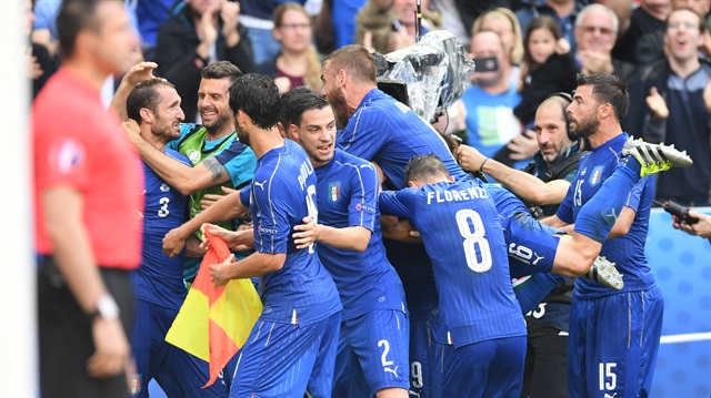 İtalya, İspanya'yı 2-0 mağlup ederek çeyrek finale yükseldi.