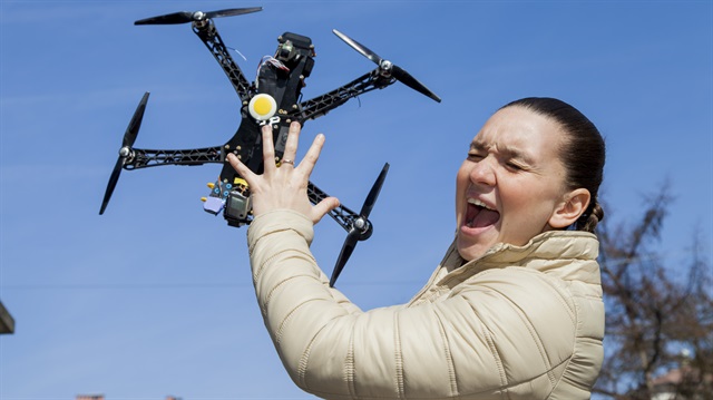 Kanada'da 38 yaşındaki bir kadının başına drone çarptı.