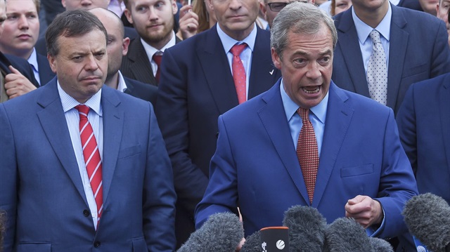 İngiltere'deki ırkçı parti UKIP lideri Nigel Farage.