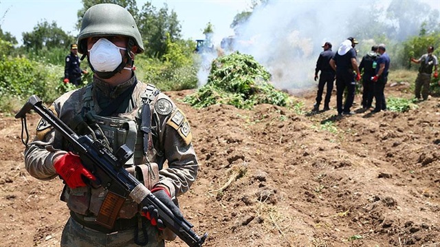 Terör örgütü PKK'nın, uyuşturucudan yılda 1,5 milyar dolar gelir elde ettiği belirtiliyor.