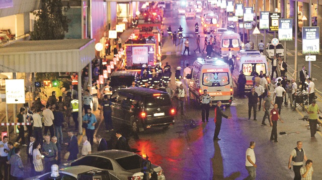 Atatürk Havalimanı dün 21:50'de hain bir saldırının hedefi oldu.