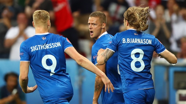 İzlanda Milli Takımı futbolcularının isimlerinin 'son' ile bitmesi dikkat çekiyor. 