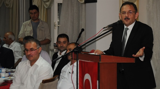 evre ve Şehircilik Bakanı Mehmet Özhaseki, Şırnak Valiliğinin Cizre’de düzenlediği iftar programına katıldı.