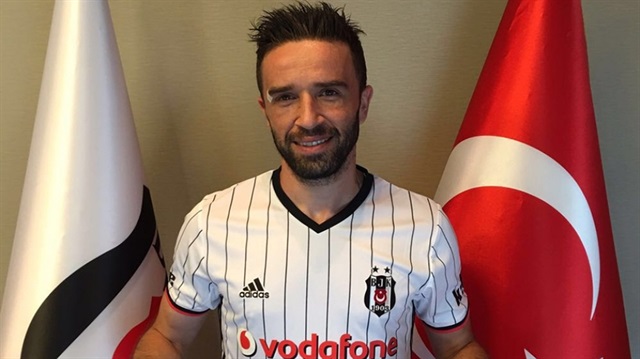 Gökhan Gönül'ün Beşiktaş'tan alacağı yıllık ücreti dışında 2 milyon euro imza parası, menajerinin de 3 milyon euro kazanacağı iddia edildi.