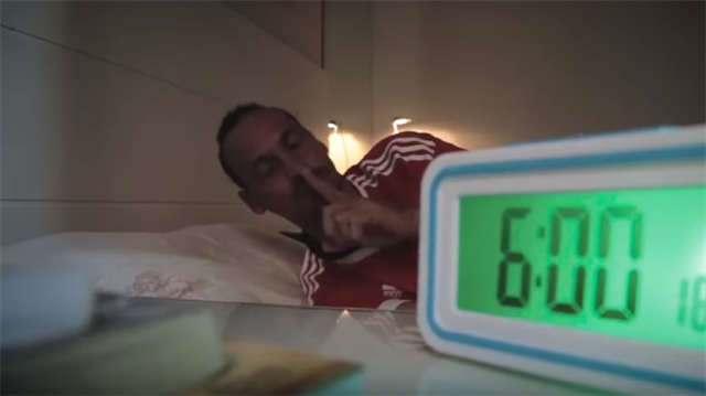 Zlatan Ibrahimovic gerçek hayatta bir gününü nasıl geçirdiğine ilişkin bir video hazırlandı.