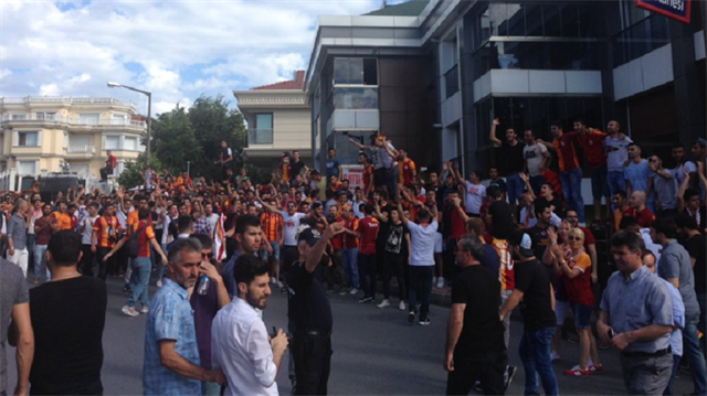 Galatasaray taraftarından yönetime büyük tepki.