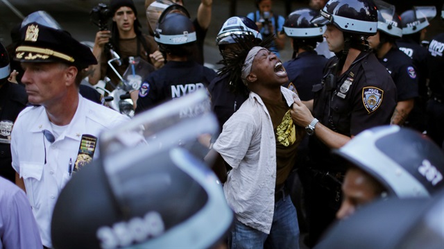 ABD'de siyahi bir vatandaşın polis tarafından öldürülmesi, ülke genelindeki siyahilerin tepkisini çekti. 