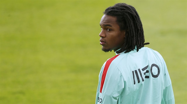 Portekiz'in 18 yaşındaki genç yeteneği Renato Sanches'in yaşıyla ilgili bilmece ortaya çıkan belgelerin ardından sona erdi.