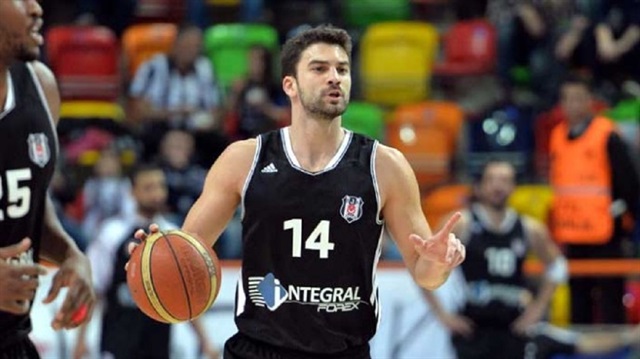 Tecrübeli basketbolcu, Ahmet Çakı'nın takımı Alba Berlin ile 1 yıllık anlaşma sağladı.