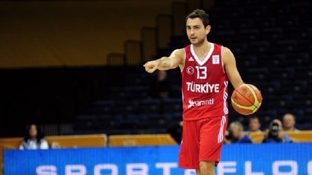 Türkiye'de Darüşşafaka forması giyen 33 yaşındaki Ender Arslan, milli takımı bıraktığını açıkladı.