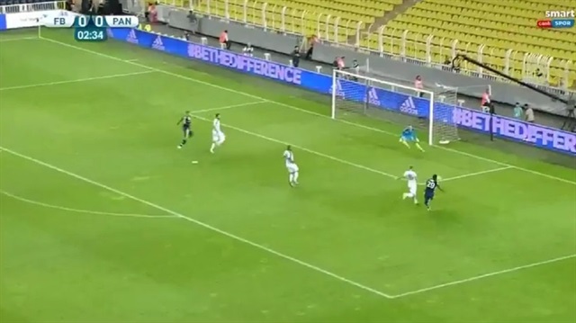 Emmanuel Emenike, Şükrü Saracoğlu'na golle döndü.