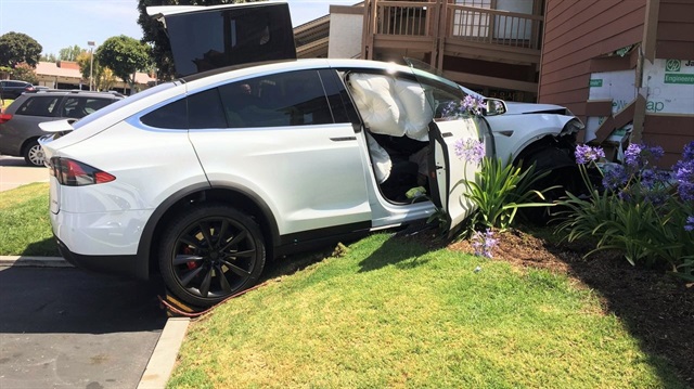 Pensilvanya eyaletinde kaza yapan Tesla Model X'in otomatik pilot özelliğinin devrede olmadığı ortaya çıktı.