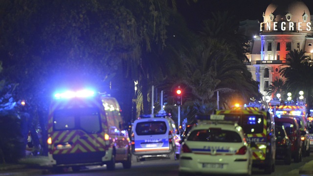Nice'de Fransız Devrimi kutlamalarının yapıldığı sırada  teröristin kamyonu kalabalığın üzerine sürmesi sonucu 84 kişi hayatını kaybederken 100'den fazla kişi de yaralandı. 