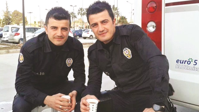Ahmet Oruç (solda) Mehmet Oruç (sağda)